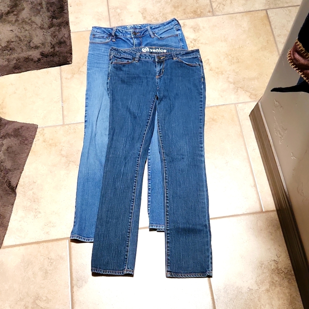 Bullhead Venice jeans 2 pairs!